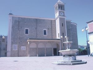 milena-la-piazza-della-chiesa