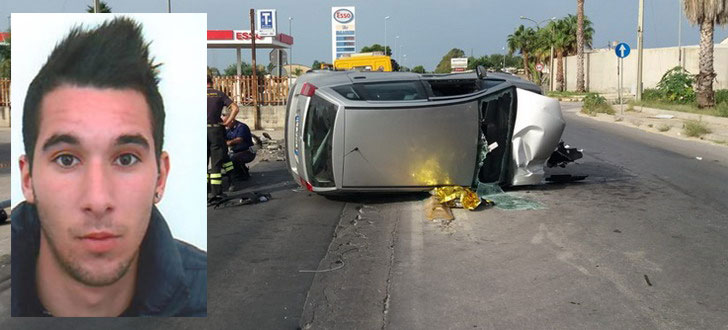 Sulla Vittoria - Scoglitti un incidente autonomo non ha lasciato scampo al 23enne Angelo Di Falco, che si è cappottato e ha travolto anche uno scooter. Alle porte del capoluogo aretuseo, invece, è deceduto Davide Artale, 27enne di Alcamo