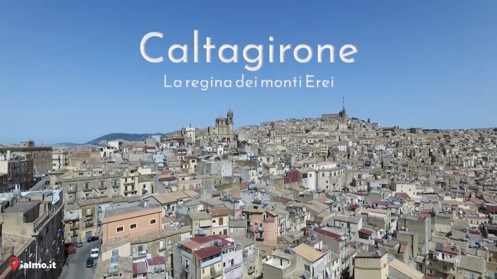 Il documentario è un racconto corale su Caltagirone: storia, economia, società e cultura ma soprattutto progetti e prospettive per il futuro della Città della Ceramica.