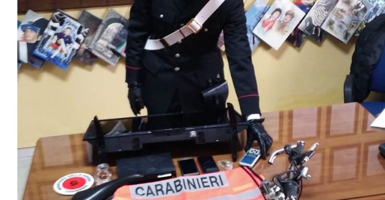 furti - 18enne - arresto - carabinieri - centro accoglienza - Acate