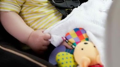 padre dimentica bimbo in auto