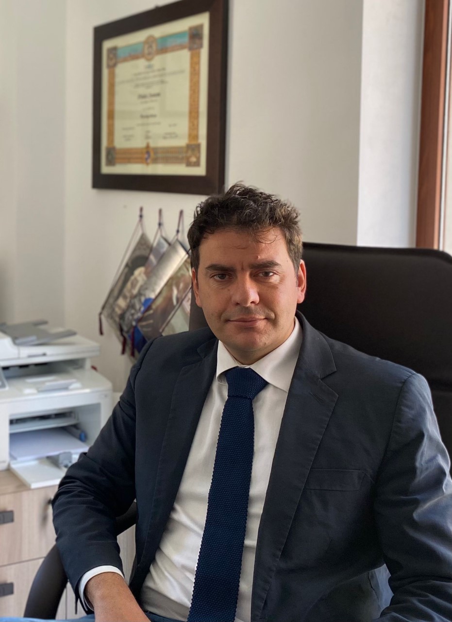 l'avvocato Michele Savarese