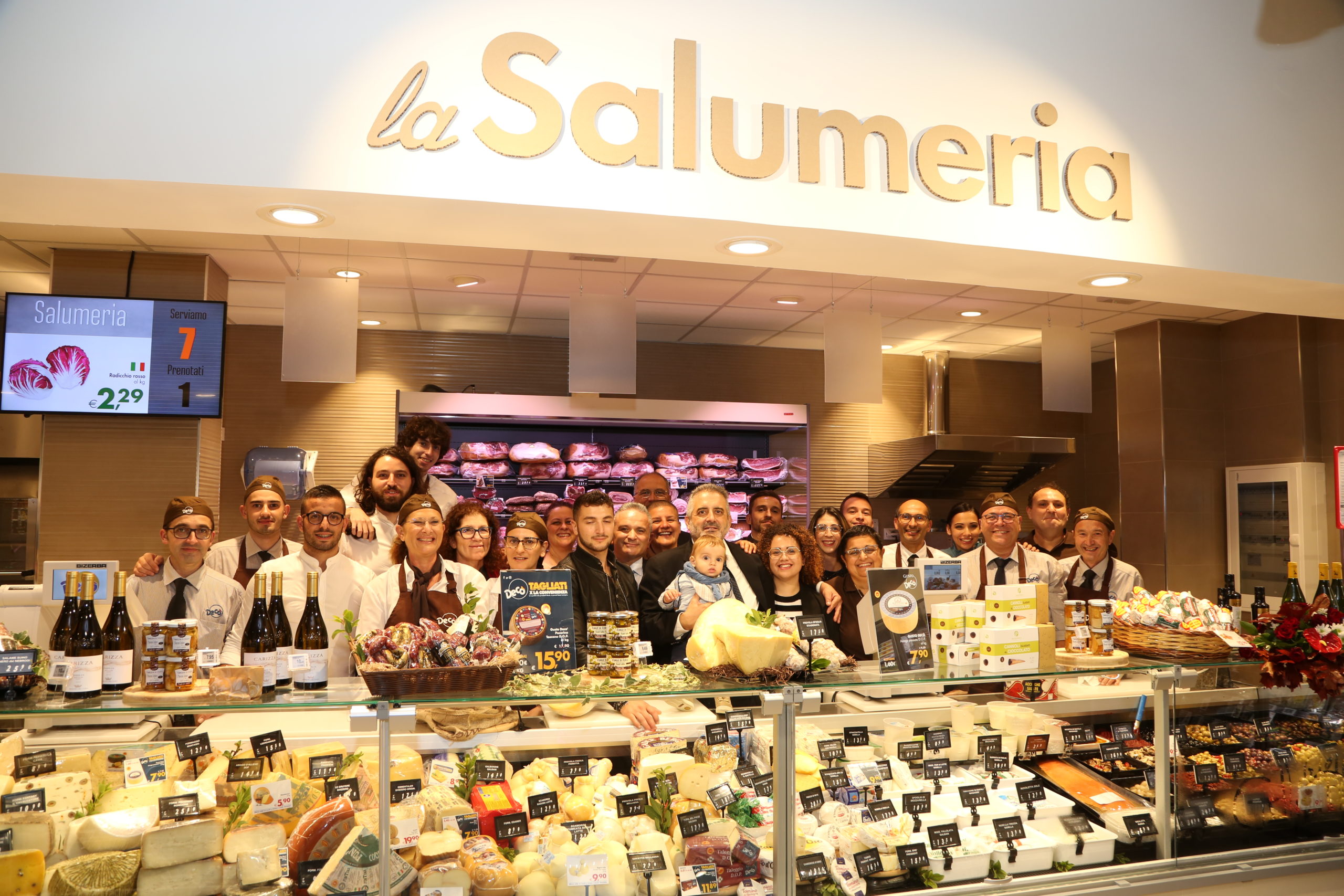 I lavoratori del Supermercato Decò di Scicli - Foto Peppe Occhipinti